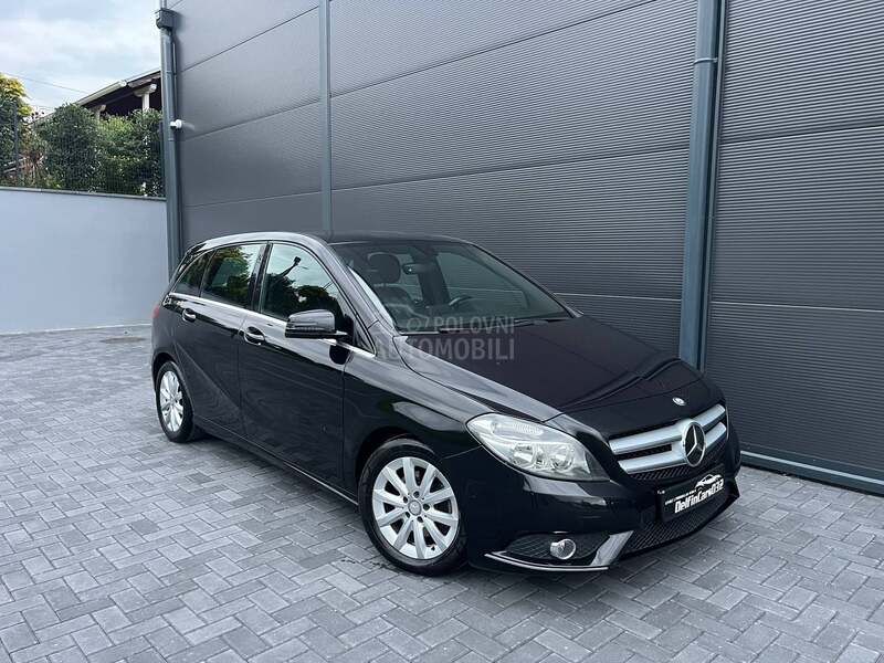 Mercedes Benz B 180 KOŽA/FUL/NAV