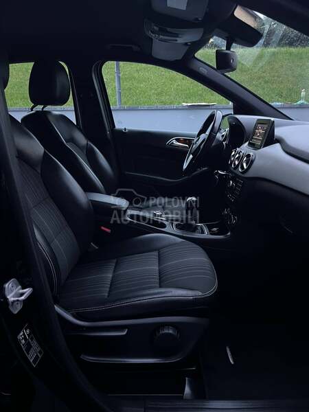 Mercedes Benz B 180 KOŽA/FUL/NAV