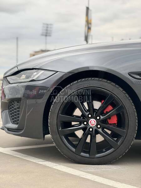 Jaguar XE 