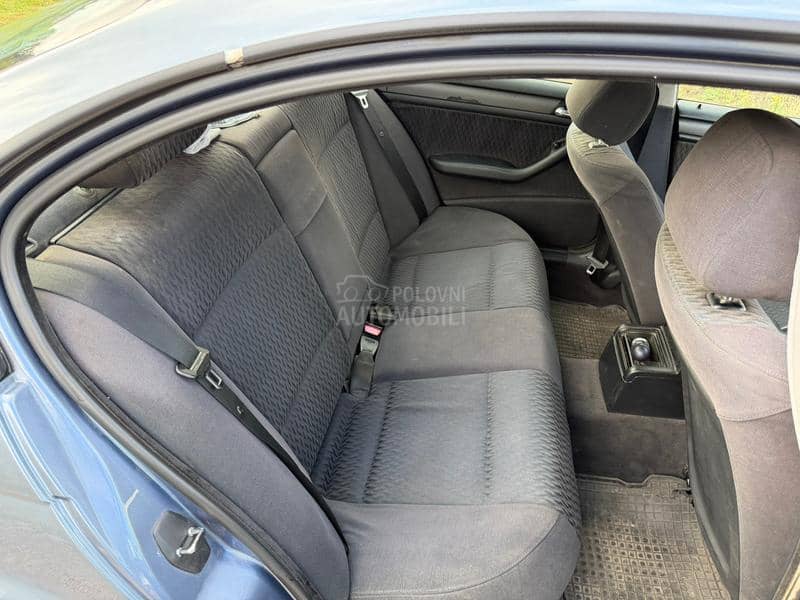BMW 320d  BMW 320d