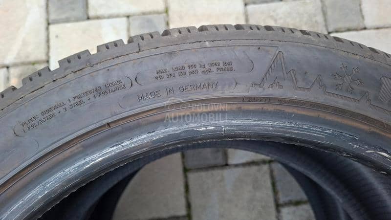 Dunlop 235/45 R18 Zimska