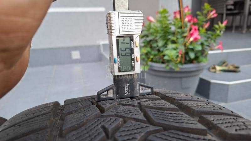 Dunlop 235/45 R18 Zimska