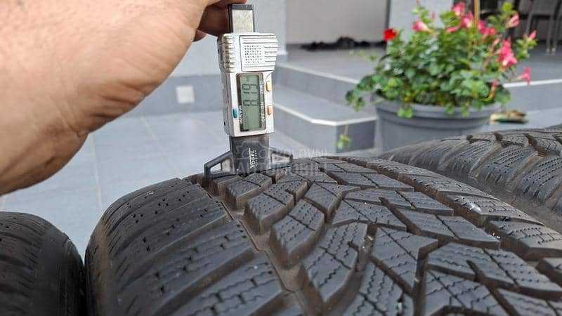 Dunlop 235/45 R18 Zimska