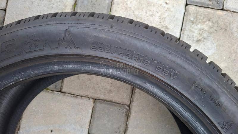 Dunlop 235/45 R18 Zimska