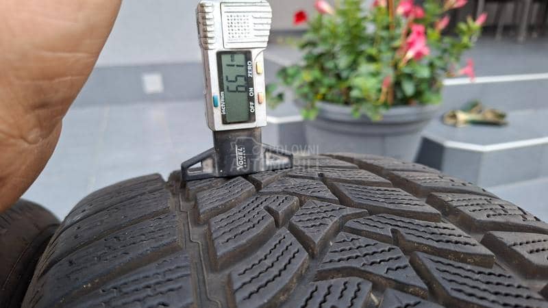 Dunlop 235/45 R18 Zimska