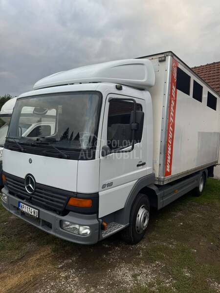Mercedes Benz 818