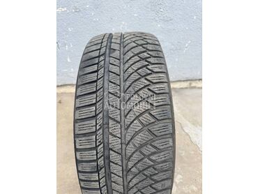 Kumho 245/45 R20 Zimska 