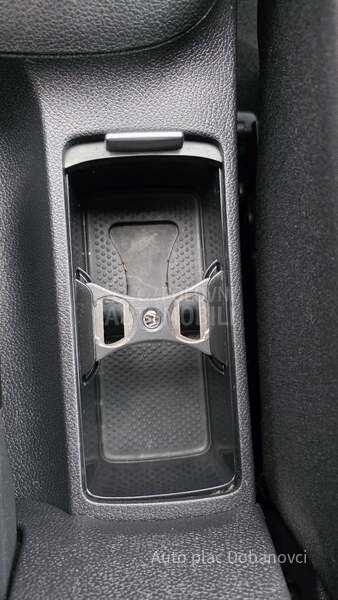Volkswagen Golf 6 1.6 TDI HIGH-LINE