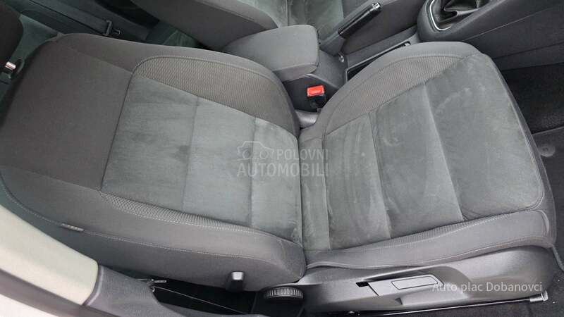 Volkswagen Golf 6 1.6 TDI HIGH-LINE