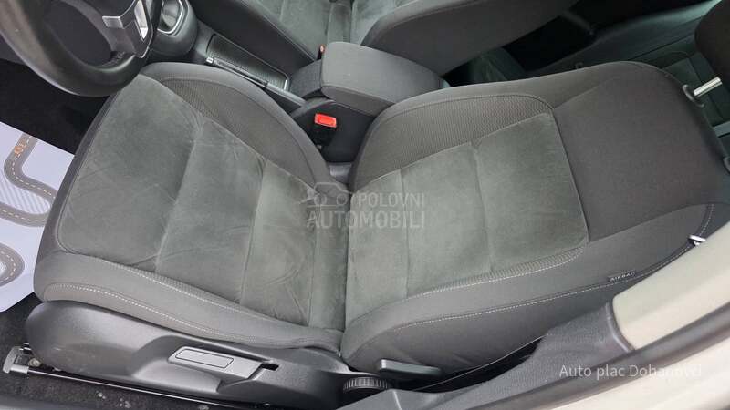 Volkswagen Golf 6 1.6 TDI HIGH-LINE