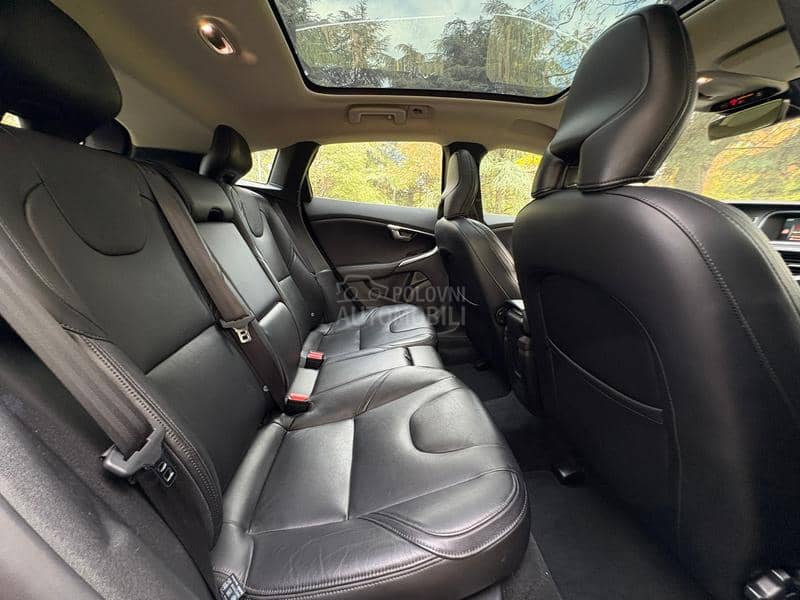 Volvo V40 2.0d pano kož fuL