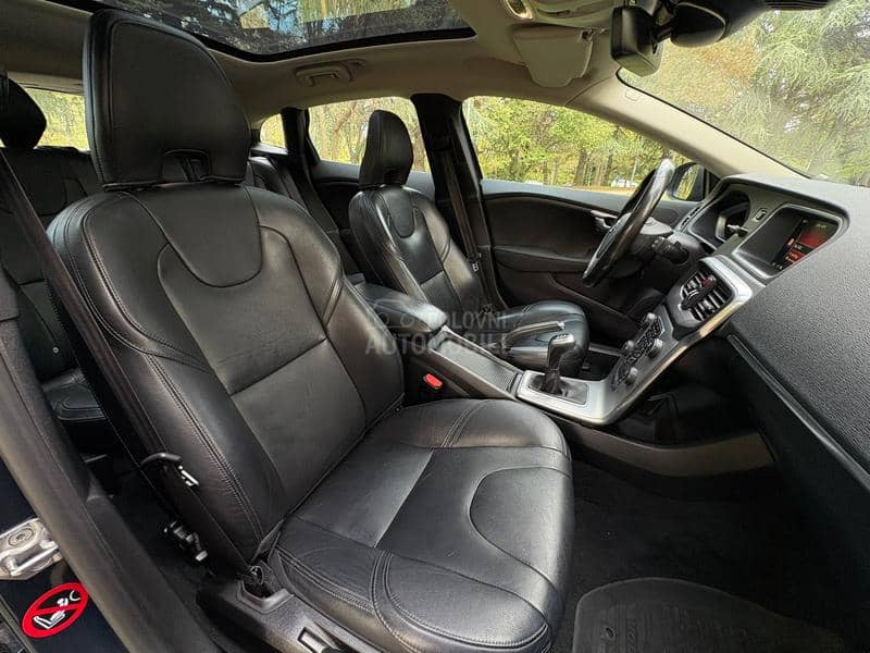 Volvo V40 2.0d pano kož fuL