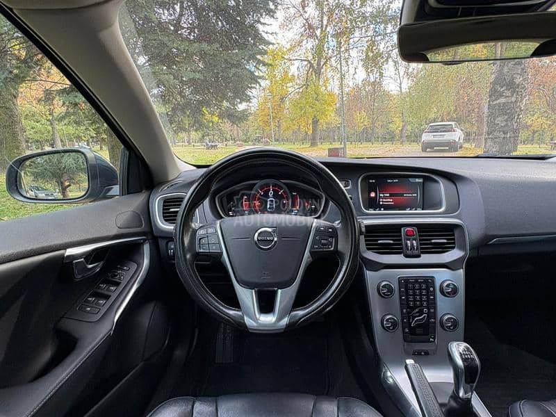 Volvo V40 2.0d pano kož fuL