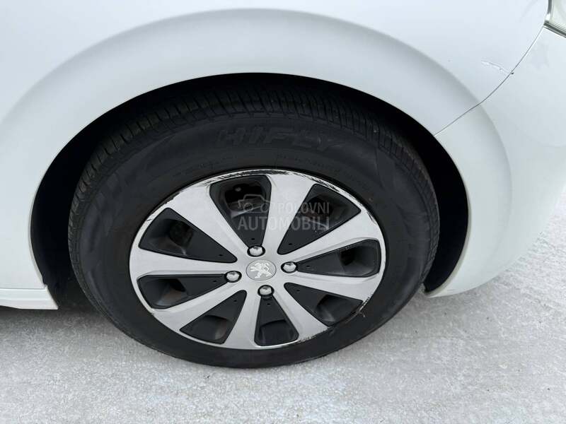 Peugeot 208 1.4HDI AUT/FUL/NAV