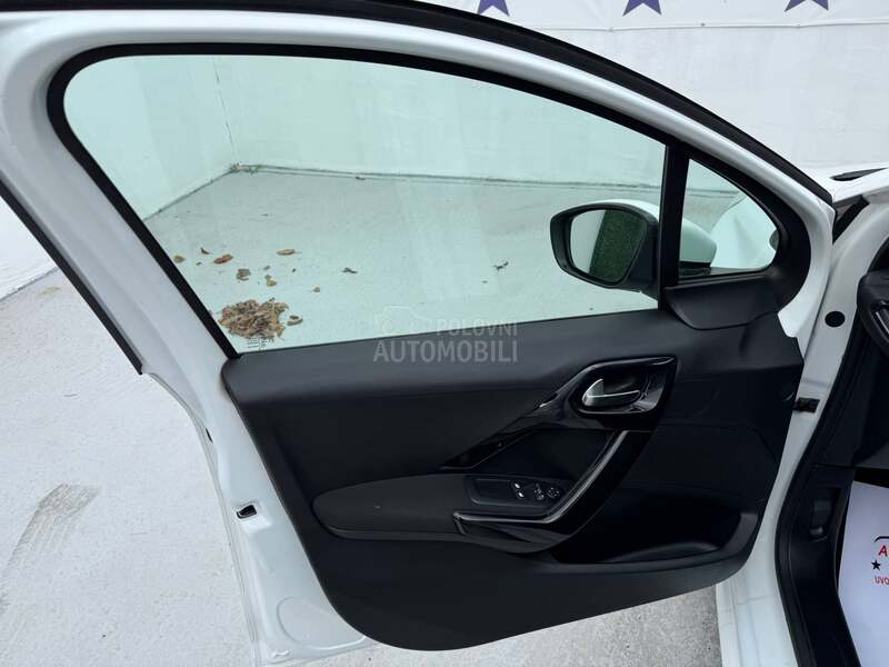 Peugeot 208 1.4HDI AUT/FUL/NAV