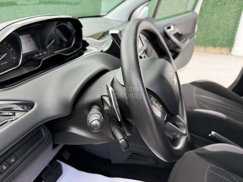 Peugeot 208 1.4HDI AUT/FUL/NAV