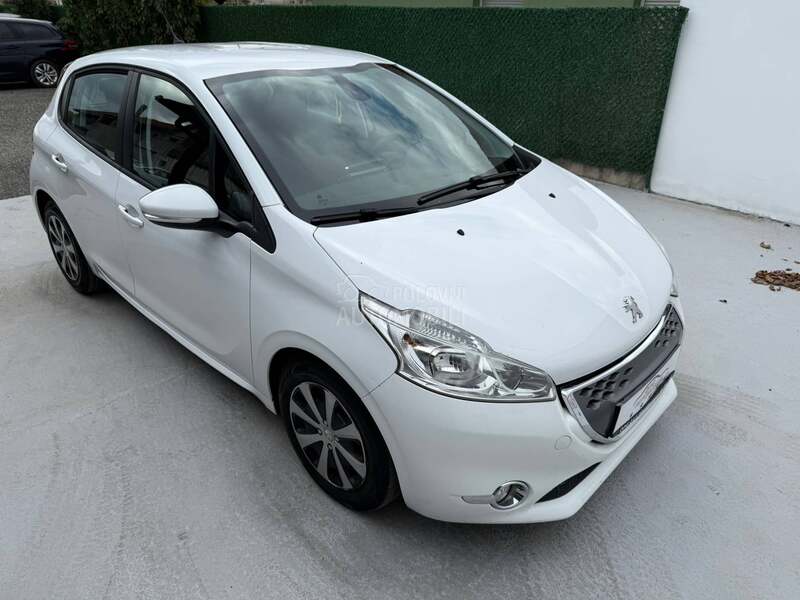 Peugeot 208 1.4HDI AUT/FUL/NAV