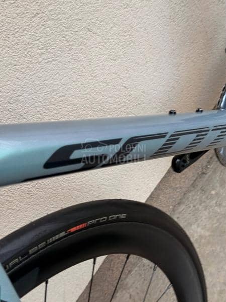 Scott Addict 28 carbon