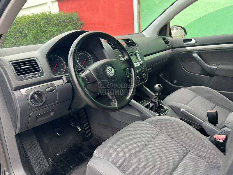 Volkswagen Golf 5 2.0TDI 4X4 S A L O N
