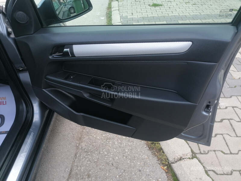 Opel Astra H 2.0i OPC SPORT CH