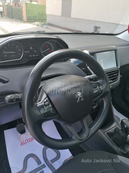 Peugeot 208 1.2i STYLE LINE CH