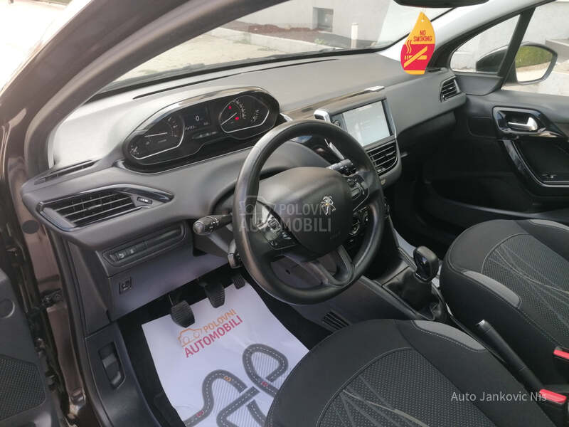 Peugeot 208 1.2i STYLE LINE CH