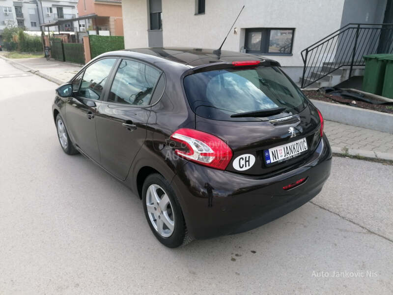 Peugeot 208 1.2i STYLE LINE CH