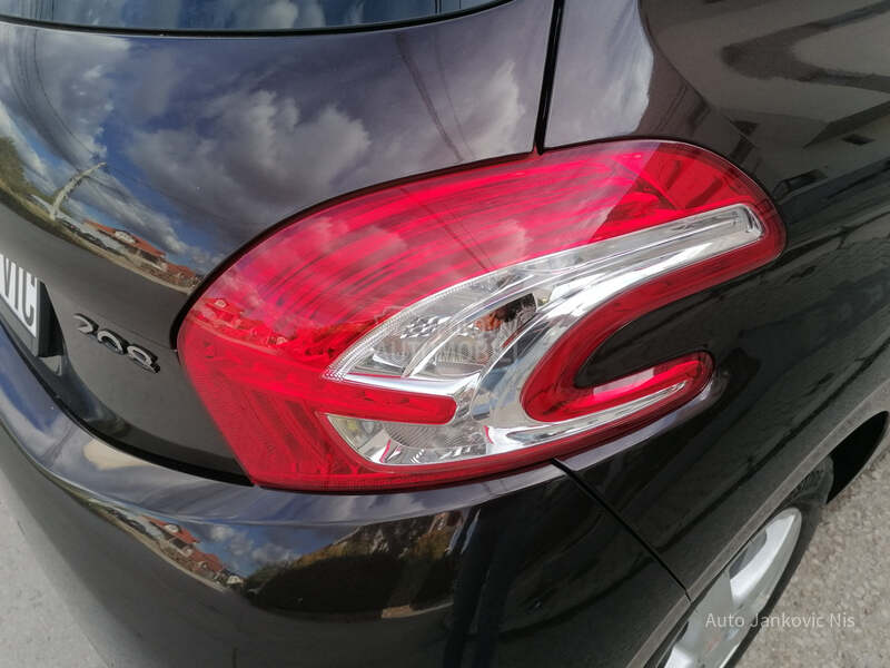 Peugeot 208 1.2i STYLE LINE CH