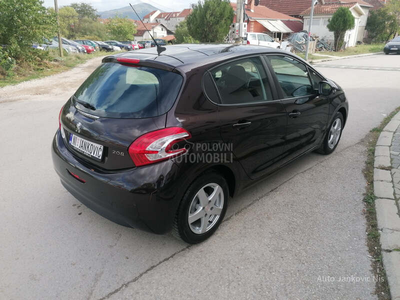 Peugeot 208 1.2i STYLE LINE CH