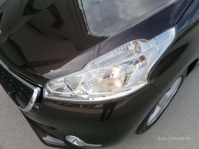 Peugeot 208 1.2i STYLE LINE CH