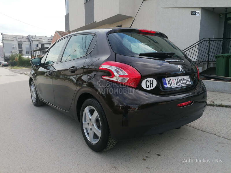 Peugeot 208 1.2i STYLE LINE CH