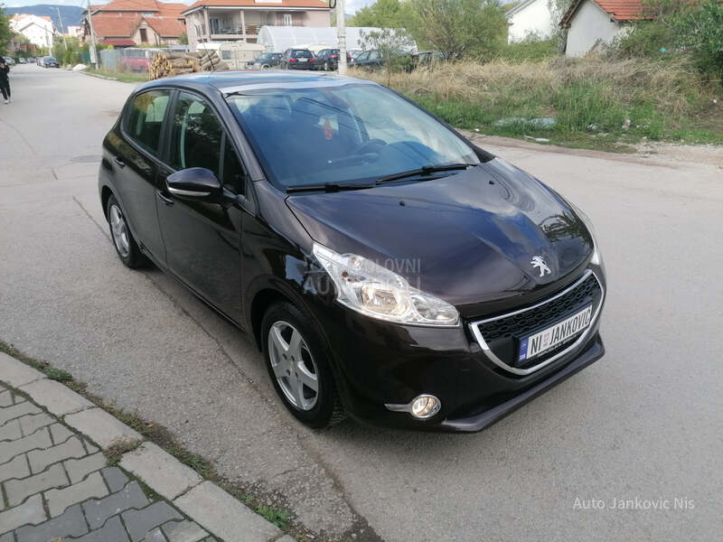 Peugeot 208 1.2i STYLE LINE CH