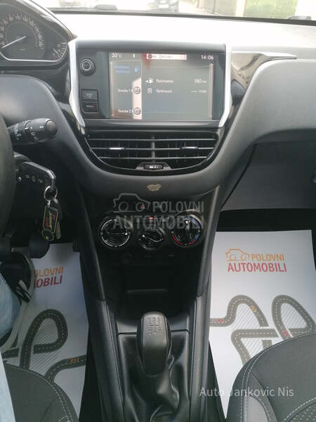 Peugeot 208 1.2i STYLE LINE CH