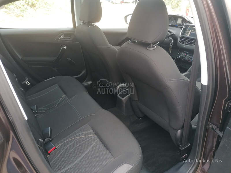 Peugeot 208 1.2i STYLE LINE CH