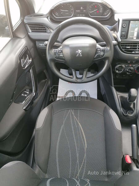 Peugeot 208 1.2i STYLE LINE CH