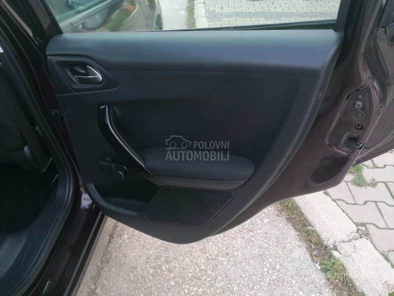 Peugeot 208 1.2i STYLE LINE CH