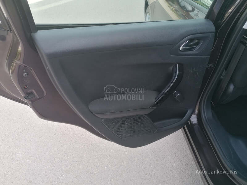 Peugeot 208 1.2i STYLE LINE CH