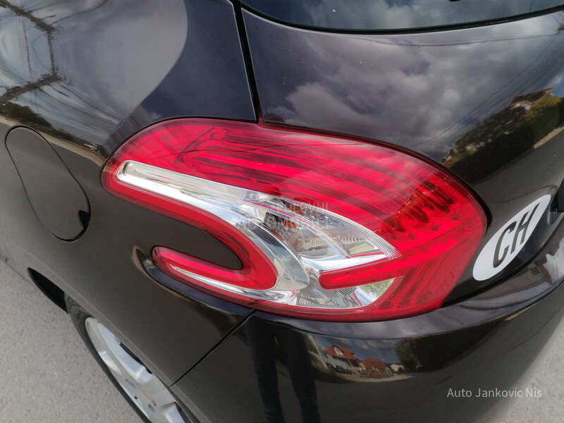 Peugeot 208 1.2i STYLE LINE CH