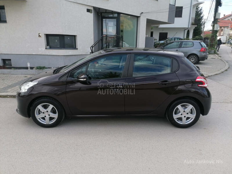 Peugeot 208 1.2i STYLE LINE CH