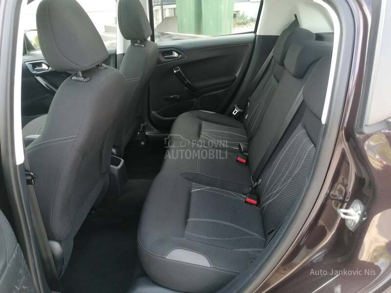 Peugeot 208 1.2i STYLE LINE CH