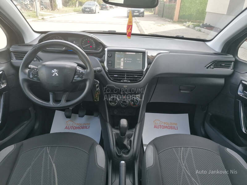 Peugeot 208 1.2i STYLE LINE CH