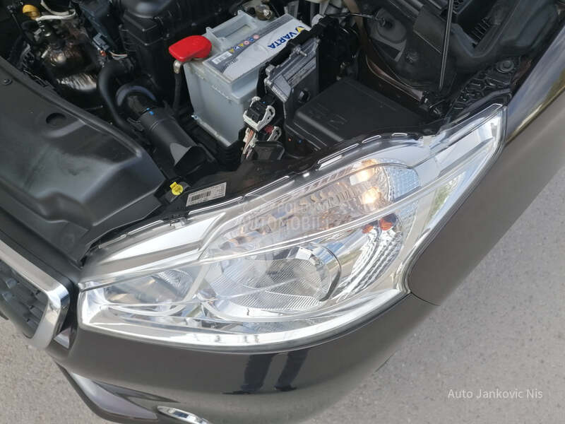 Peugeot 208 1.2i STYLE LINE CH