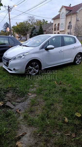 Peugeot 208 