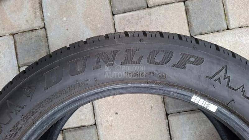 Dunlop 215/55 R18 Zimska