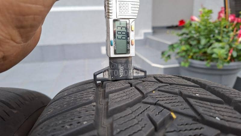 Dunlop 215/55 R18 Zimska