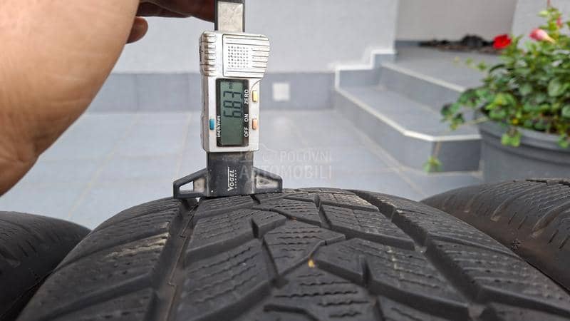 Dunlop 215/55 R18 Zimska