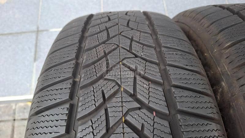 Dunlop 215/55 R18 Zimska