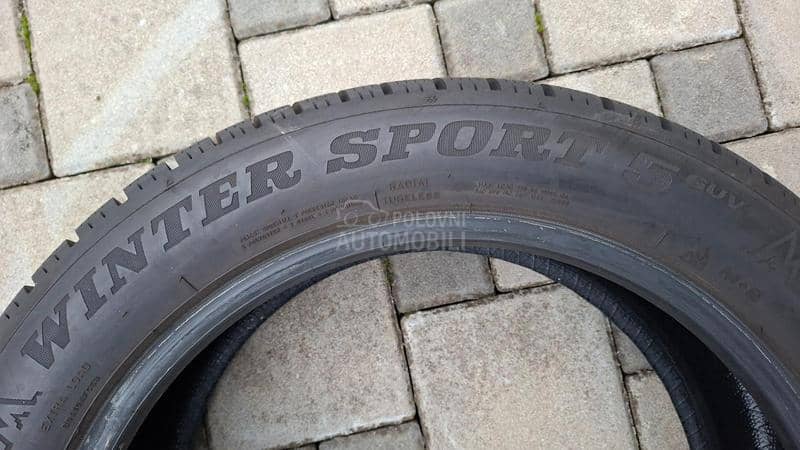 Dunlop 215/55 R18 Zimska