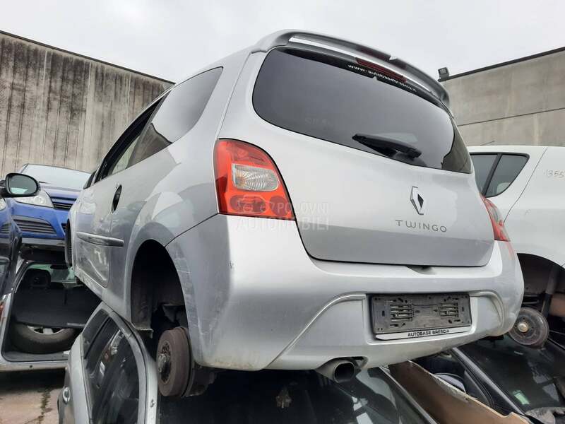 CLIO 5 DELOVI HAUBA KRILO FAR