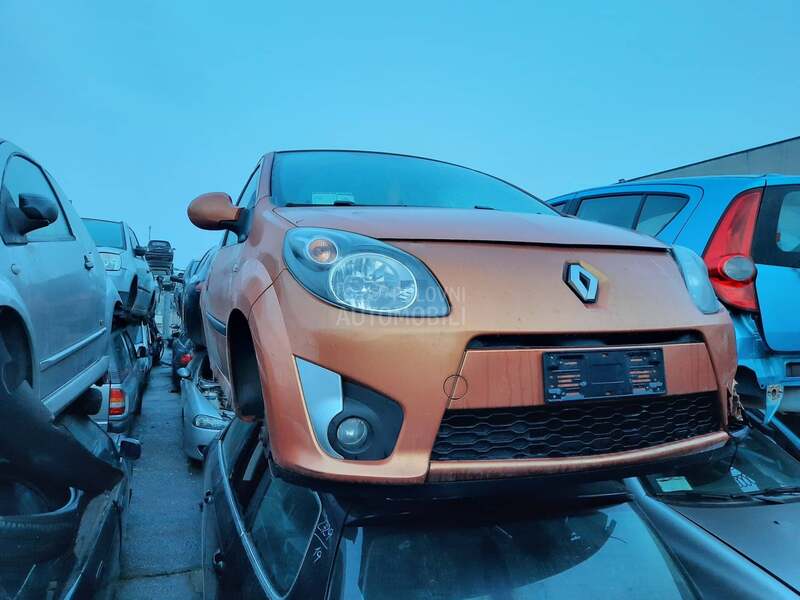 CLIO 5 DELOVI HAUBA KRILO FAR